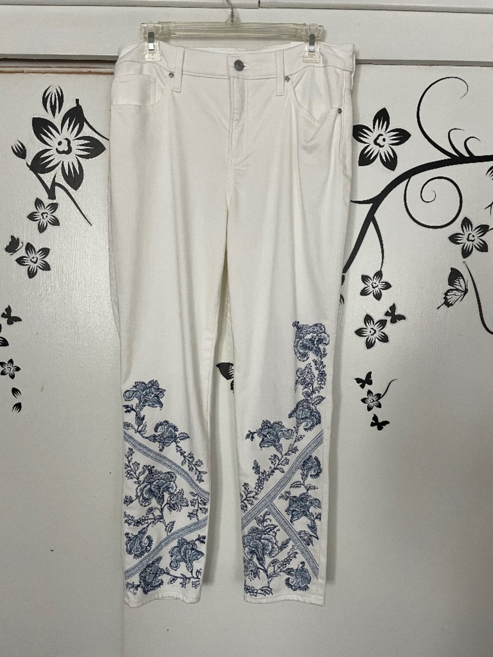 NWT! Chicos So Slimming Girlfriend white straight leg jeans, blue floral desig